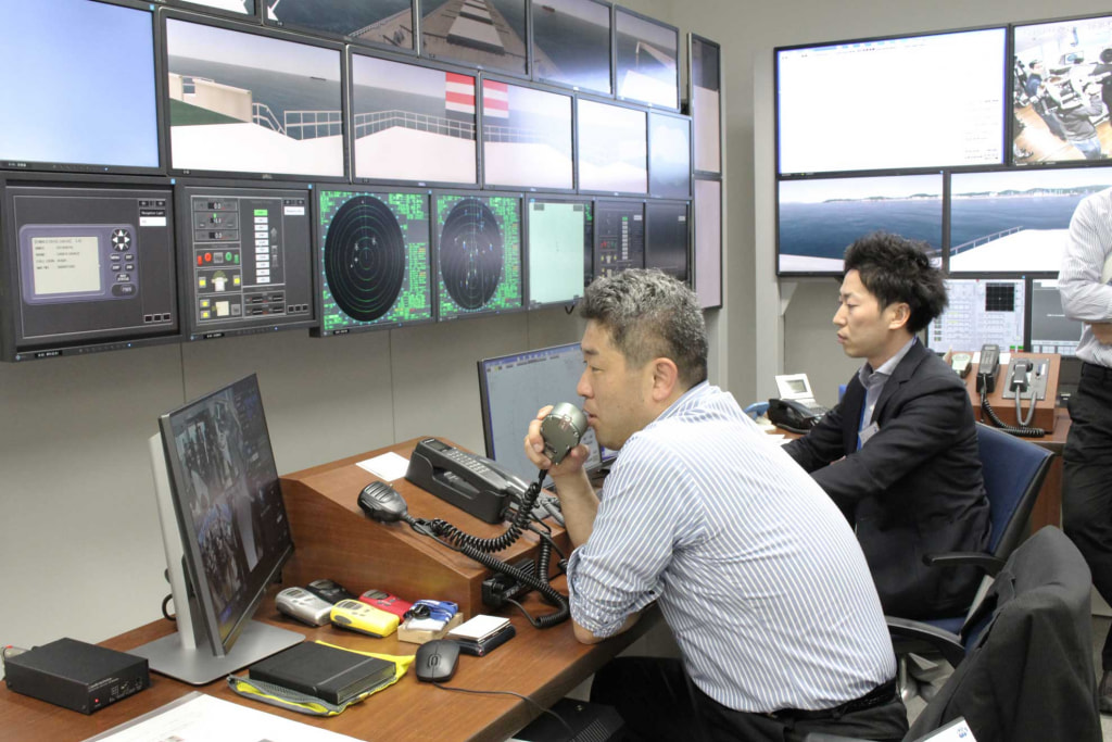Simulated operation room for the approaching ship