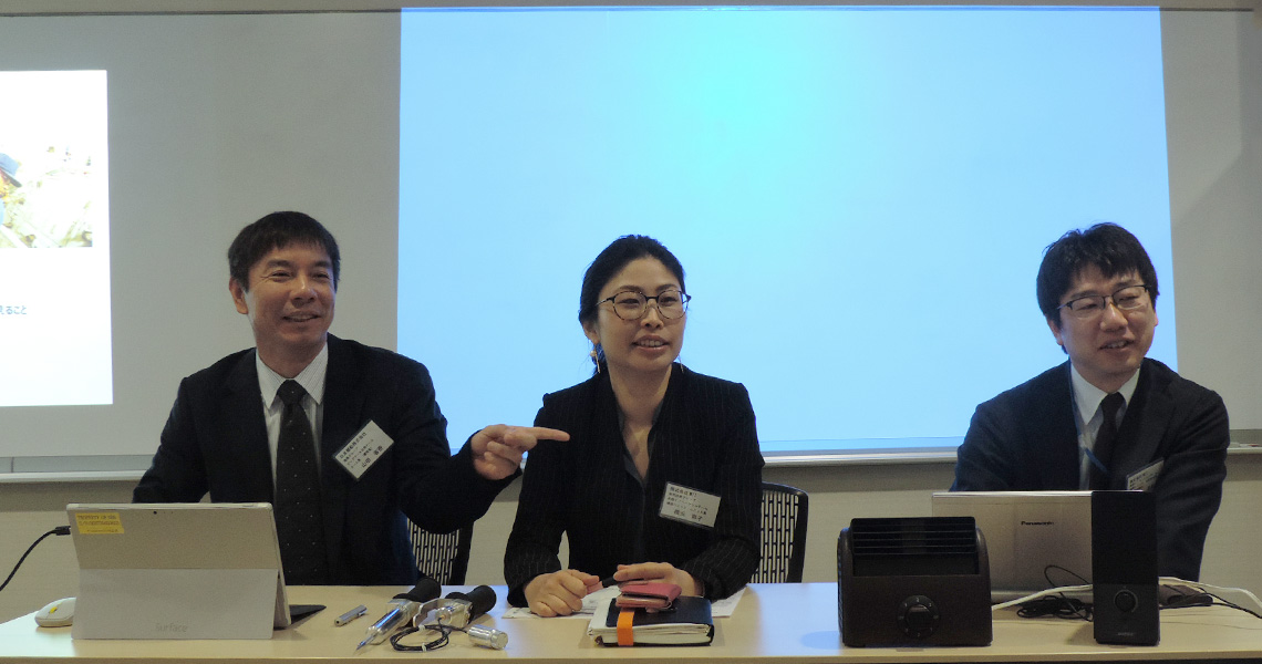 During a media briefing (Center: Ms. Hashimoto)